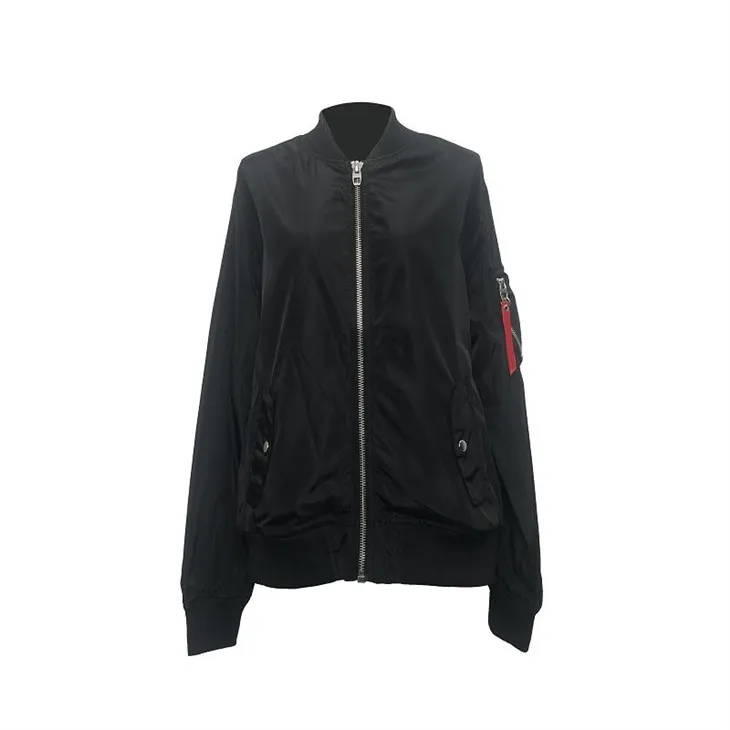 Txiv neej hnav khaub ncaws ua haujlwm